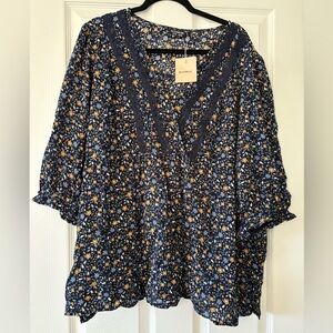 BloomChic Navy Floral V‑Neck Lace Trim Peasant Blouse